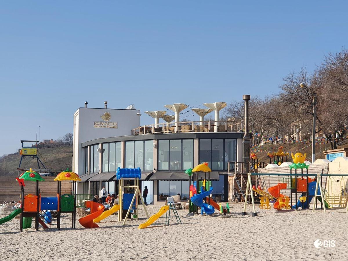 Апартаменты У Моря Magnit Первая Линия Odessa Exterior foto